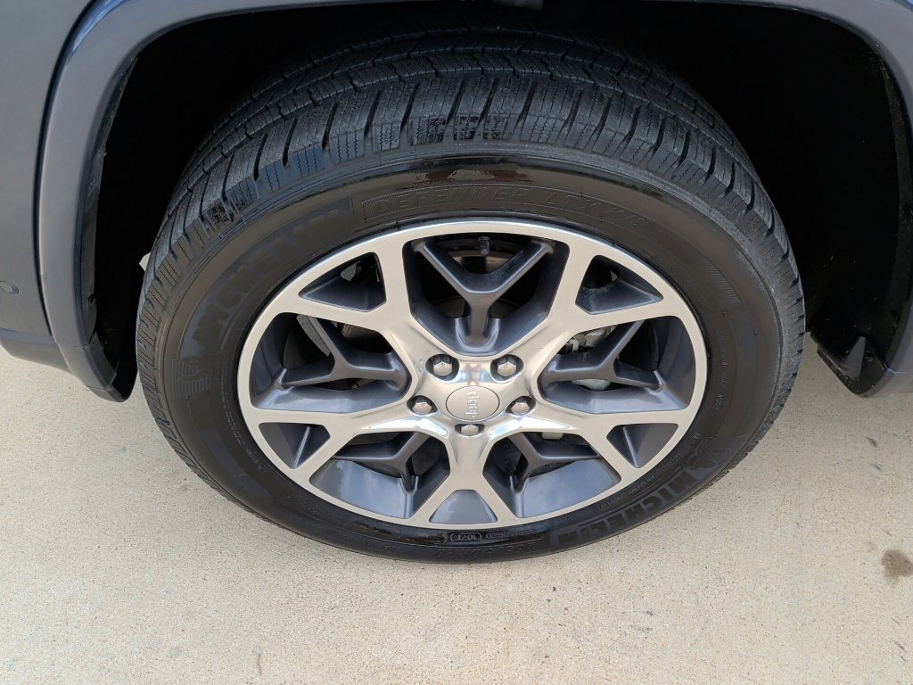 Used 2019 Jeep Grand Cherokee Overland AWD/4WD image 48