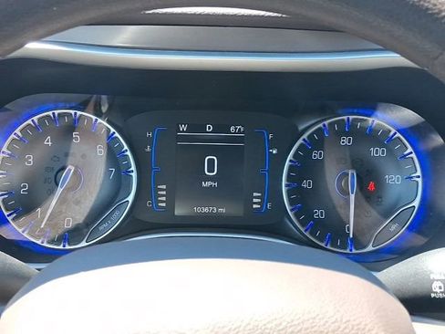 Used 2017 Chrysler Pacifica Touring FWD image 19