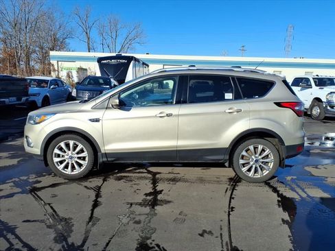 Used 2017 Ford Escape Titanium image 2
