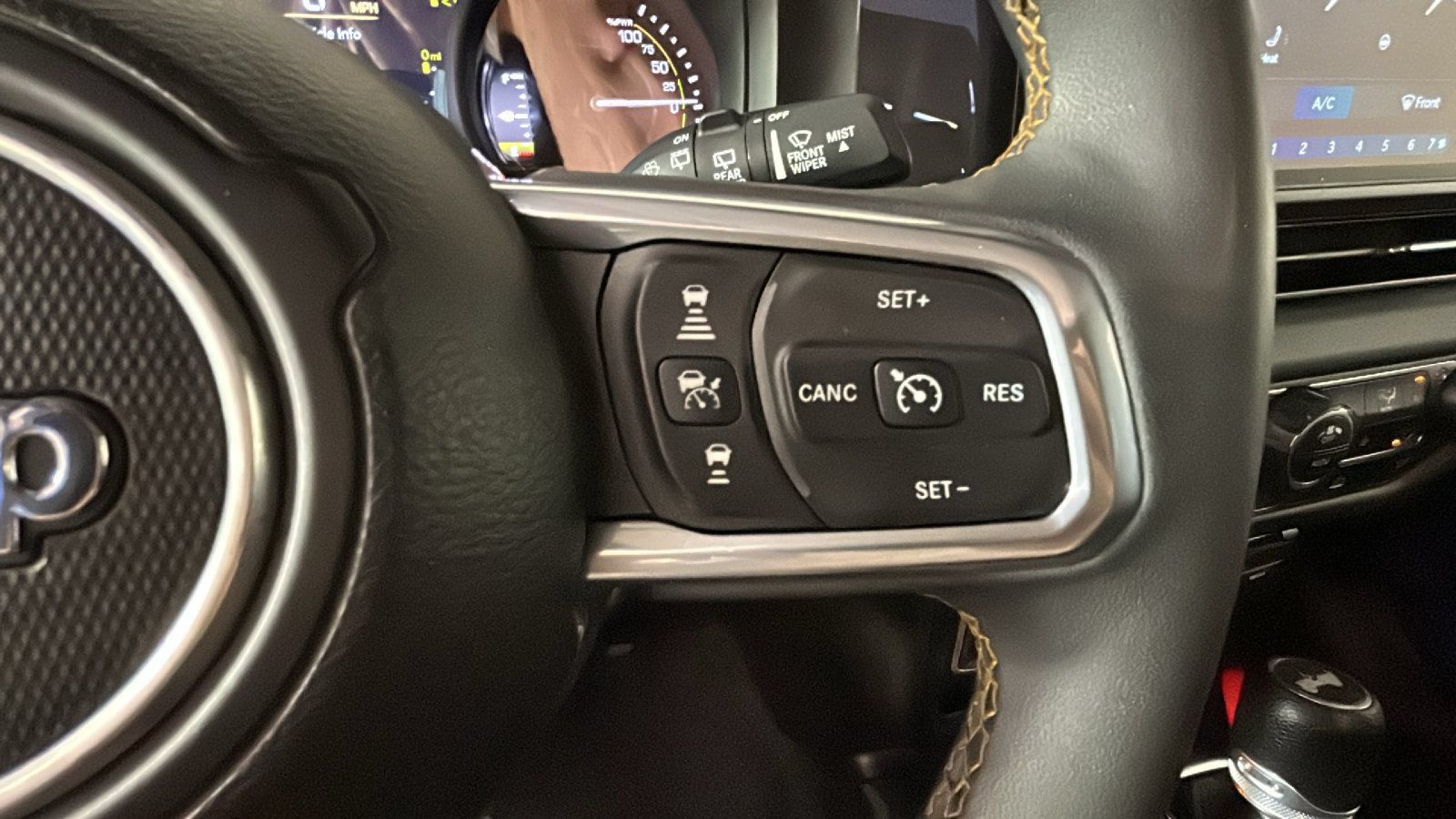 Used 2024 Jeep Wrangler Unlimited Sahara AWD/4WD image 18
