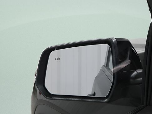 Used 2023 GMC Acadia SLE w/ Driver Convenience Package FWD image 21