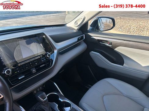 Certified 2022 Toyota Highlander Platinum image 19