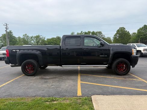 Used 2011 Chevrolet Silverado 2500 LT w/ Interior Plus Package AWD/4WD image 5