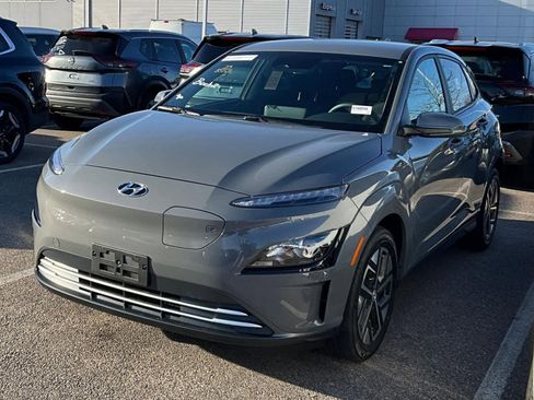 Used 2023 Hyundai Kona SE w/ Cargo Package image 3