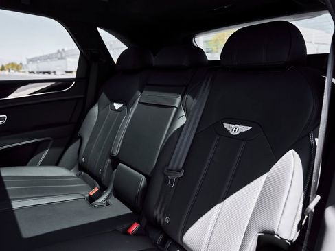 Used 2024 Bentley Bentayga AWD/4WD image 41