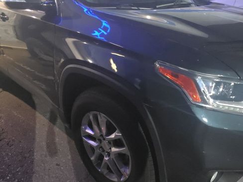 Used 2020 Chevrolet Traverse LT image 3