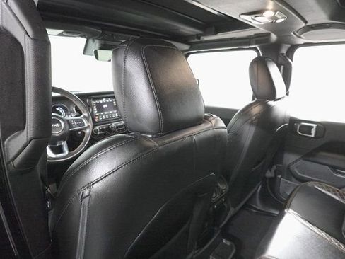 Used 2022 Jeep Wrangler Unlimited Sahara image 24