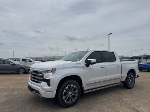 Used 2023 Chevrolet Silverado 1500 High Country w/ Technology Package AWD/4WD image 9