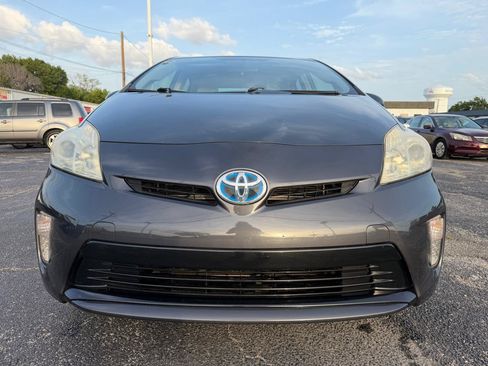 Used 2014 Toyota Prius Two FWD image 2