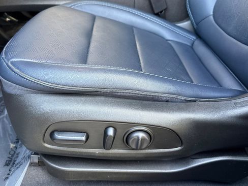 Used 2023 Chevrolet Bolt EUV LT w/ Convenience Package FWD image 14