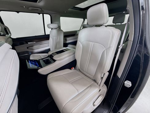 Used 2024 Jeep Grand Wagoneer L 4WD image 24
