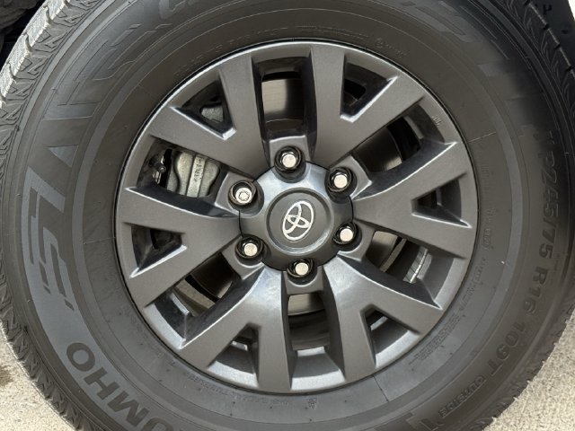 Used 2022 Toyota Tacoma SR5 RWD image 12