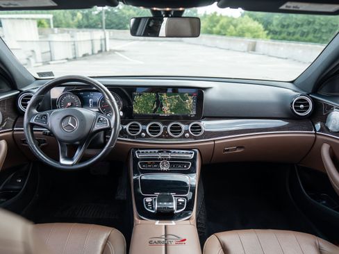 Used 2018 Mercedes-Benz E 300 4MATIC w/ AMG Line Exterior image 13
