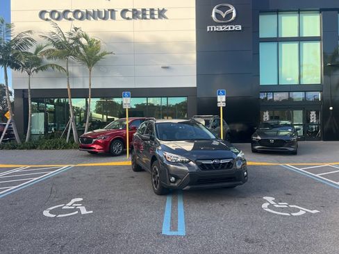 Used 2023 Subaru Crosstrek 2.0i Premium image 3