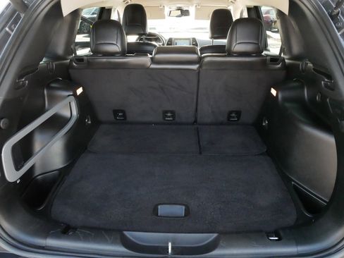 Used 2018 Jeep Cherokee Limited image 18