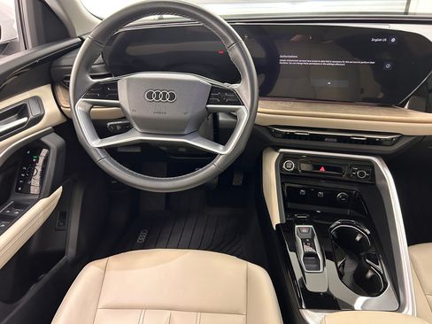 Used 2025 Audi Q5 Premium w/ Convenience Package AWD/4WD image 30