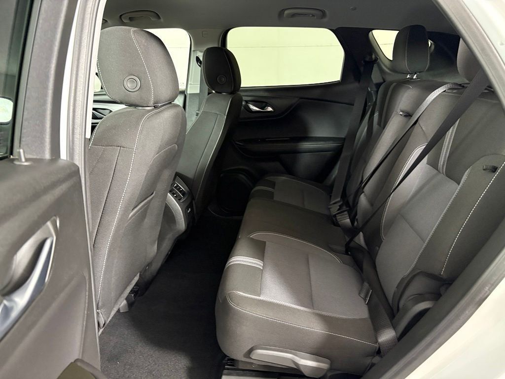Used 2025 Chevrolet Blazer LT FWD image 33