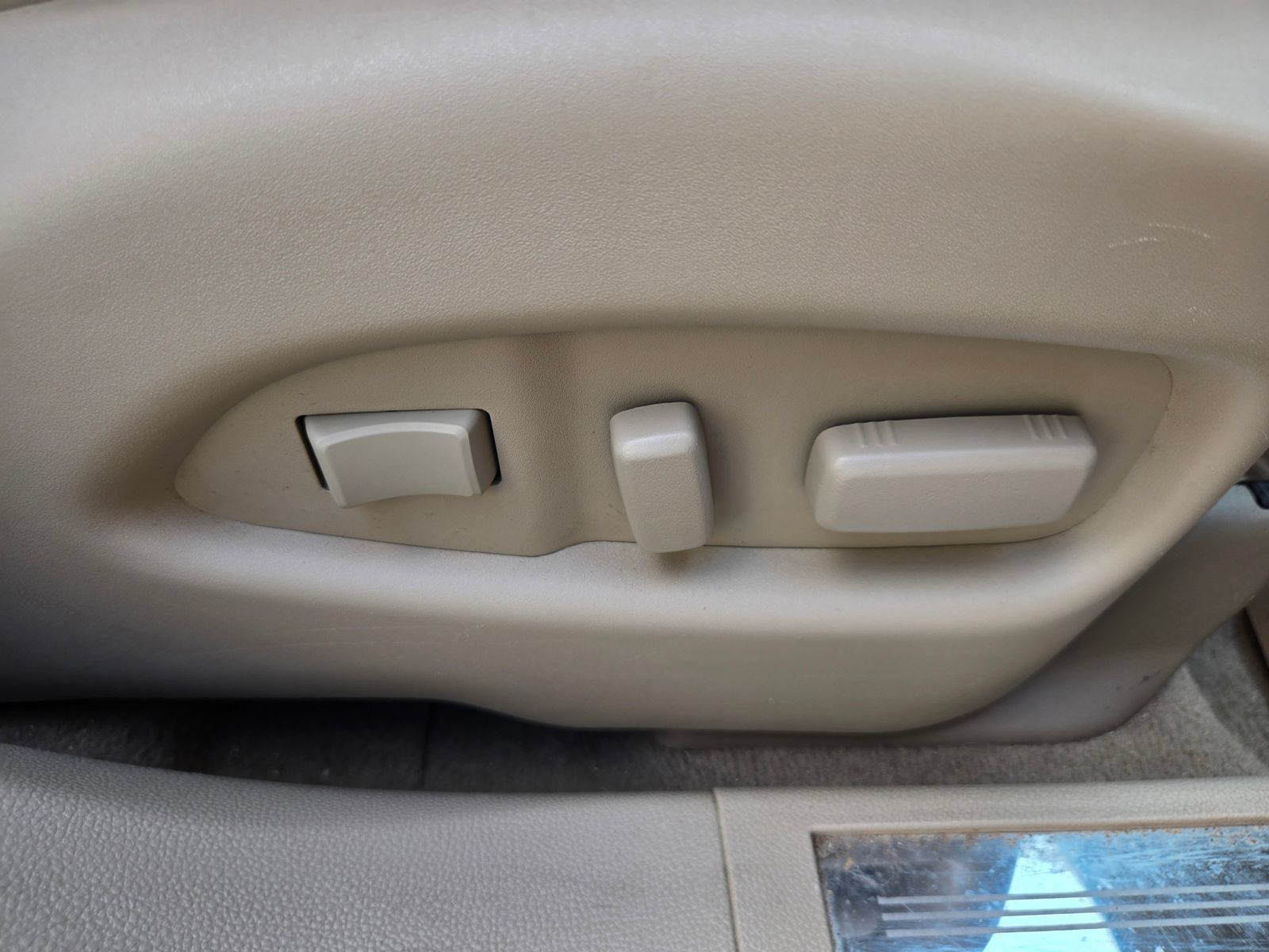 Used 2012 Cadillac SRX Premium FWD image 25