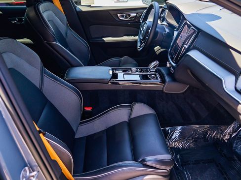 Used 2023 Volvo V60 T8 Polestar image 18