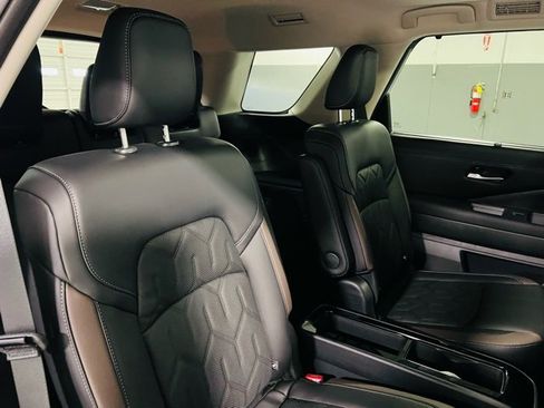New 2026 Nissan Pathfinder Platinum image 31