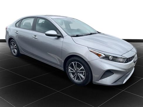 Used 2023 Kia Forte LXS FWD image 7
