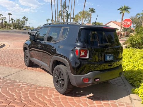 Used 2018 Jeep Renegade Trailhawk w/ Popular Equipment Group AWD/4WD image 3