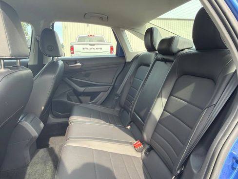 Used 2024 Volkswagen Jetta SE FWD image 19