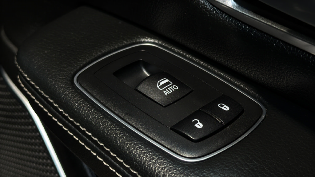 Used 2019 RAM 1500 Laramie AWD/4WD image 10