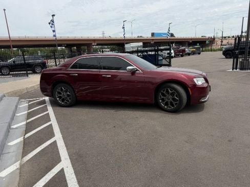 Used 2019 Chrysler 300 Limited AWD/4WD image 11