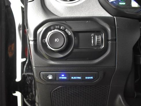 Used 2025 Jeep Wrangler Unlimited Sahara AWD/4WD image 14