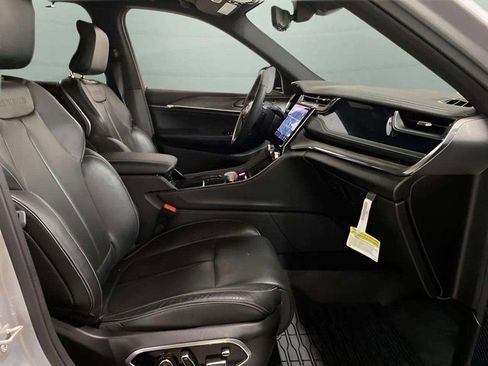 Used 2023 Jeep Grand Cherokee Overland w/ Luxury Tech Group IV image 84