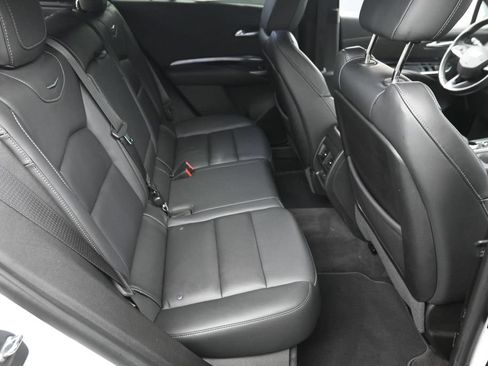 Used 2022 Cadillac XT4 Luxury w/ Cold Weather Package AWD/4WD image 10