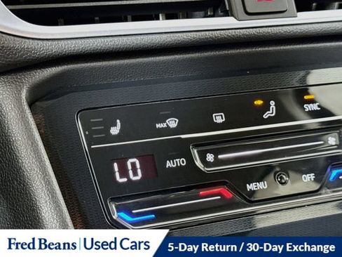 Used 2025 Volkswagen Taos SE AWD/4WD image 25