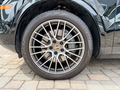Used 2020 Porsche Cayenne S AWD/4WD image 22