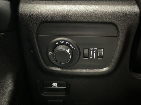 Used 2023 Jeep Grand Cherokee Altitude image 25