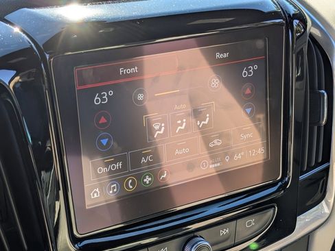 Used 2022 Chevrolet Traverse LT image 20