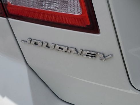 Used 2019 Dodge Journey GT FWD image 9