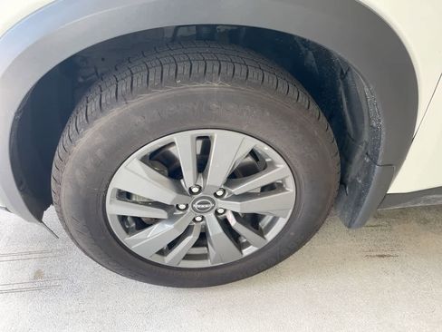 Used 2022 Nissan Pathfinder SV image 10