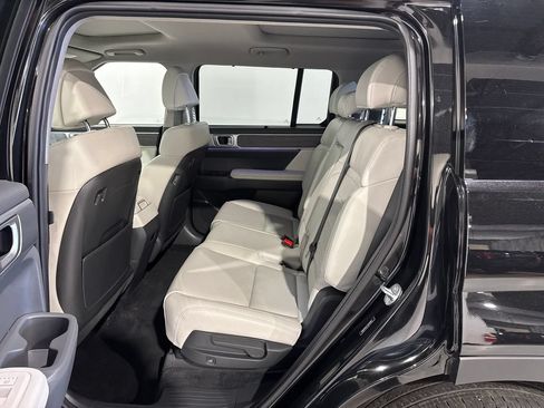 Used 2025 Hyundai Santa Fe Limited AWD/4WD image 18