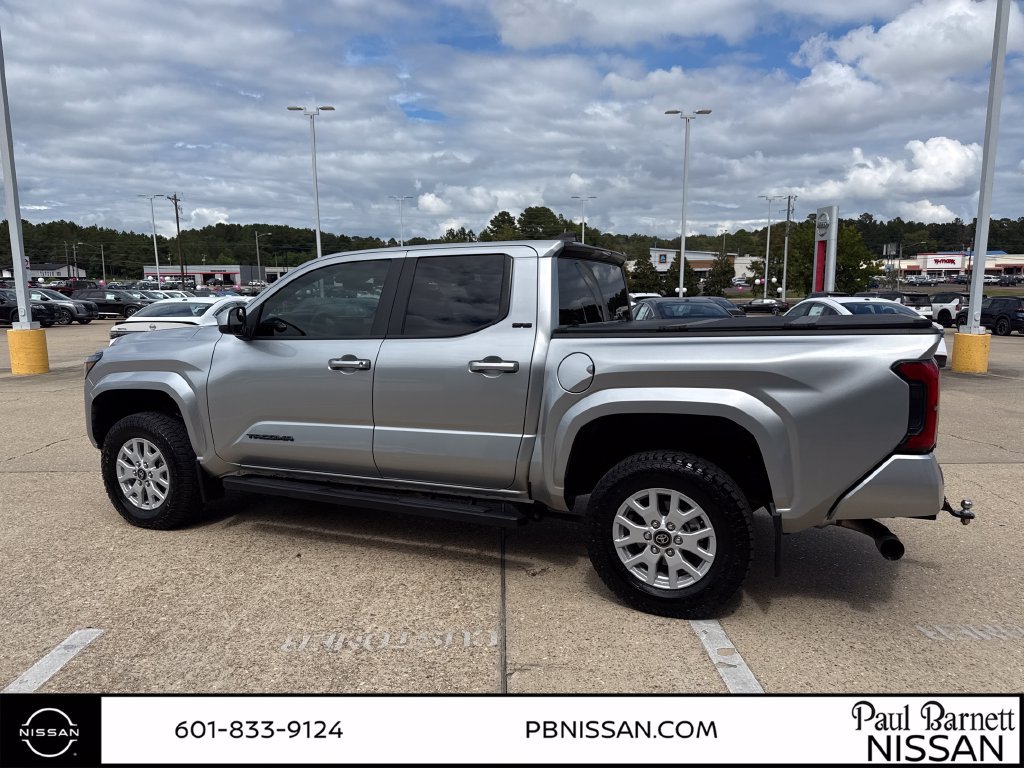 Used 2024 Toyota Tacoma SR5 AWD/4WD image 6
