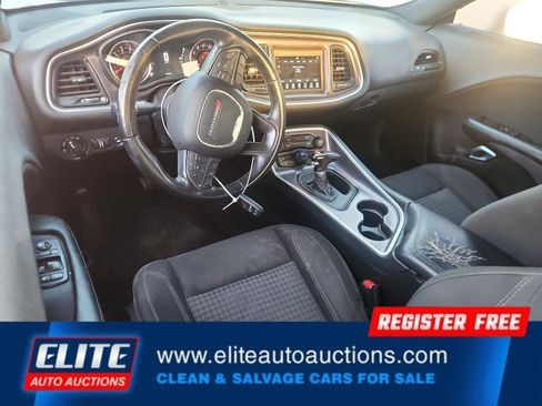Used 2018 Dodge Challenger SXT image 15
