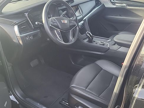 Certified 2025 Cadillac XT5 Premium Luxury image 8