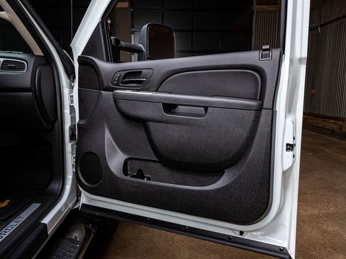 Used 2014 Chevrolet Silverado 2500 LTZ w/ LTZ Plus Package image 34