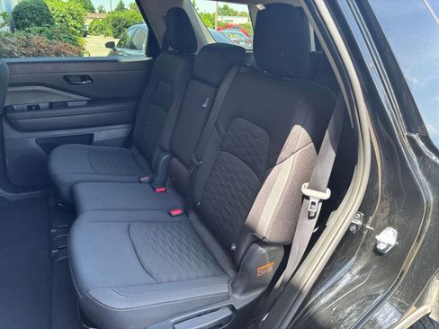 Used 2025 Nissan Pathfinder SV AWD/4WD image 40