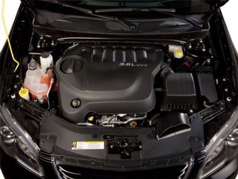 Used 2013 Chrysler 200 S image 16