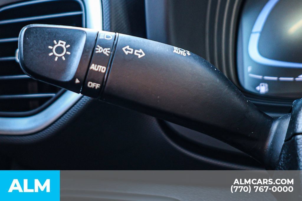 Used 2025 Hyundai Venue SEL FWD image 31