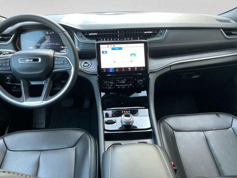 Used 2024 Jeep Grand Cherokee Limited w/ Black Appearance Package image 11