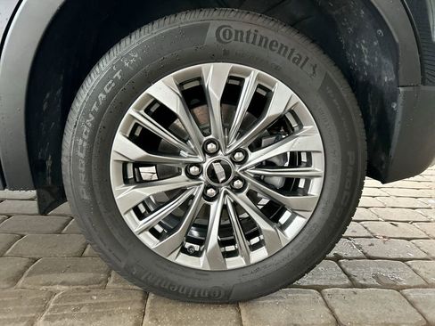 Used 2025 Cadillac XT4 Premium Luxury image 43