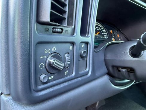 Used 2006 Chevrolet Silverado 2500 W/T image 31