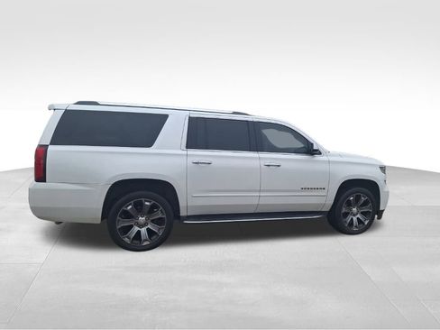 Used 2017 Chevrolet Suburban Premier image 10